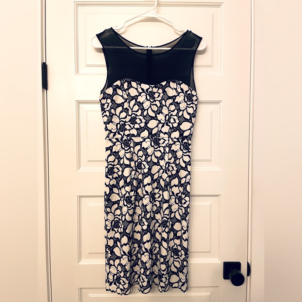 Diane Von Furstenberg black & white floral sheath dress size 4